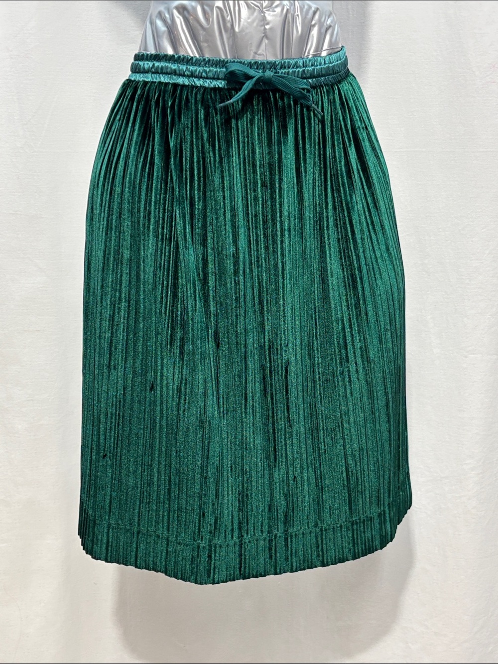 Pleated Velvet Midi Skirt in Emerald Green 192 Y2K 90s vintage chic party work